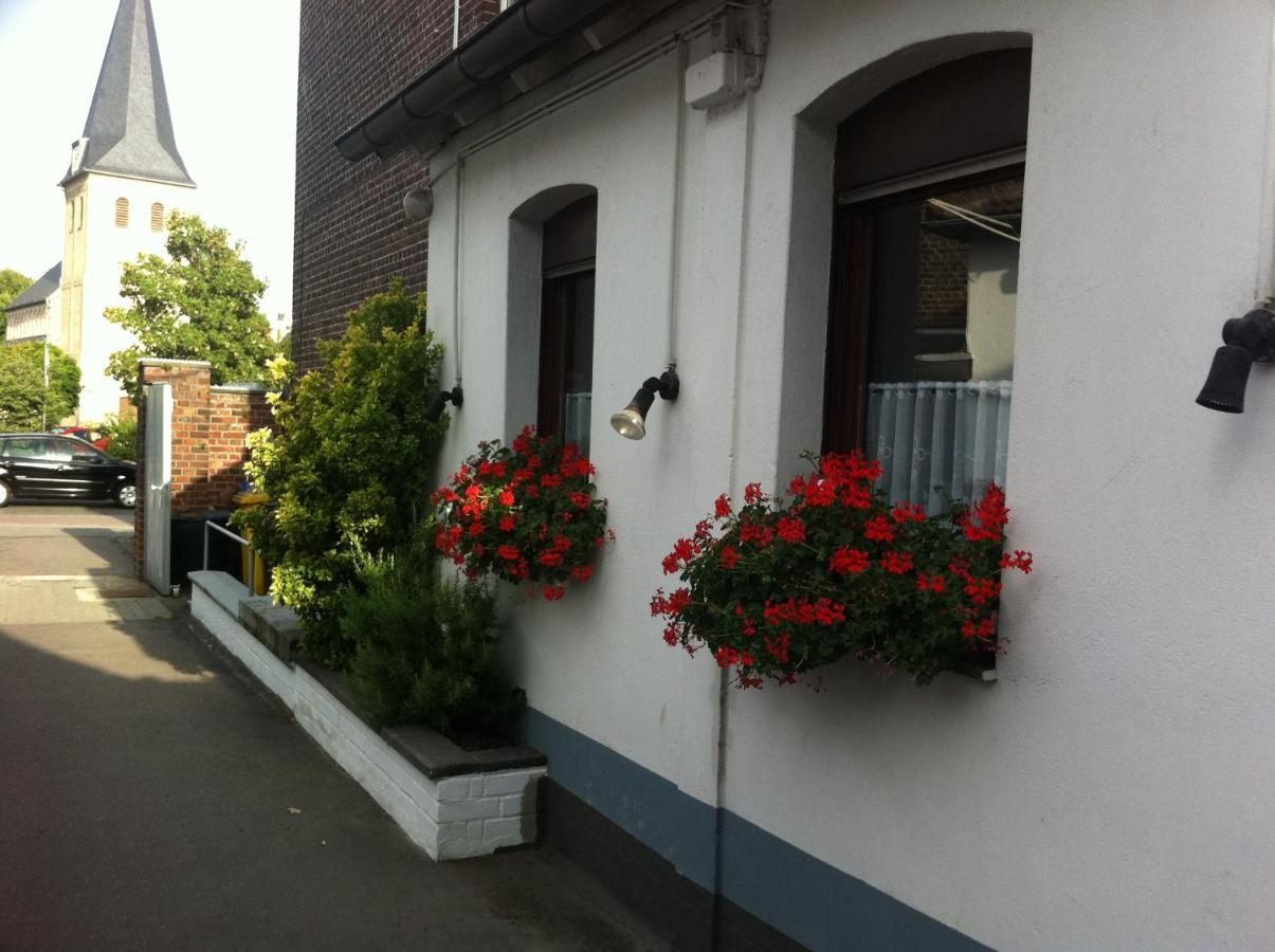 A Pousada Dormitorium Kaarst Wohnraum Auf Zeit Exterior foto