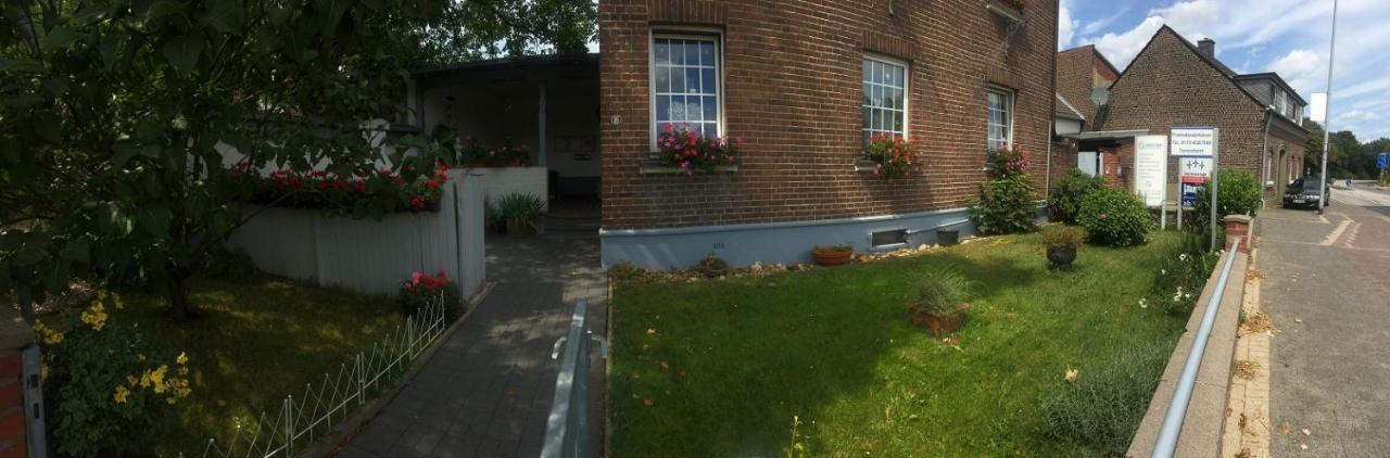 A Pousada Dormitorium Kaarst Wohnraum Auf Zeit Exterior foto